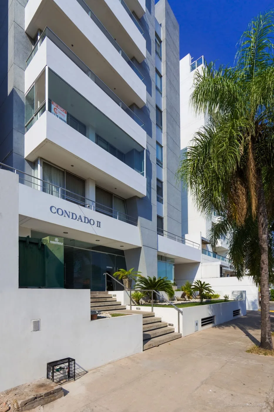 Condado II — fachada e ingreso