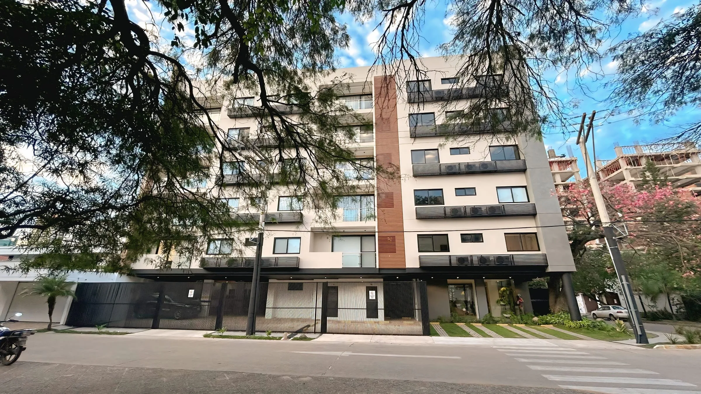 Fachada Condado VI Plaza Italia — vista frontal
