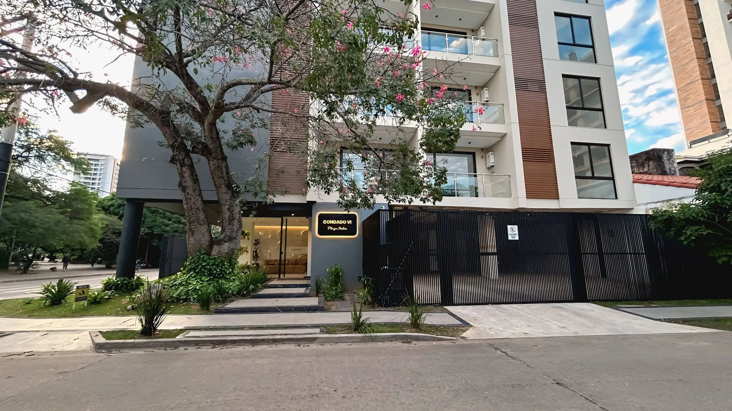 Entrada Condado VI Plaza Italia
